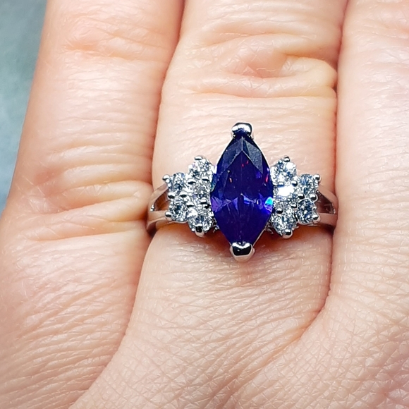 🎀925 Amethyst and White Sapphire Ring - Picture 3 of 6